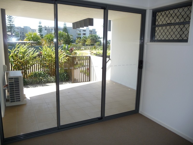 22/10 Grand Parade, Kawana Island QLD 4575