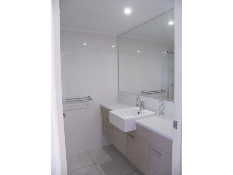 61/4 Grand Parade, Kawana Island QLD 4575