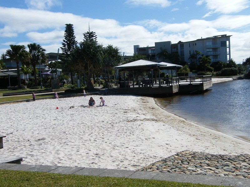 61/4 Grand Parade, Kawana Island QLD 4575