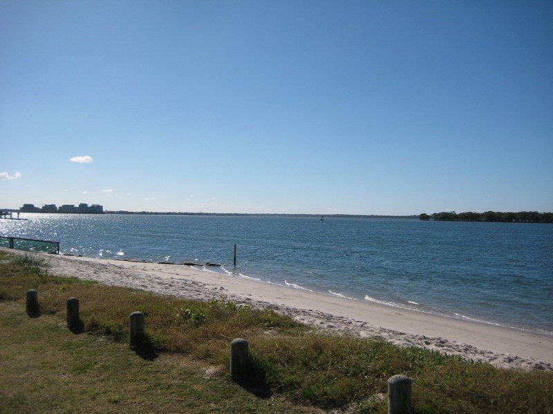 2/43 Howard Street, Runaway Bay QLD 4216