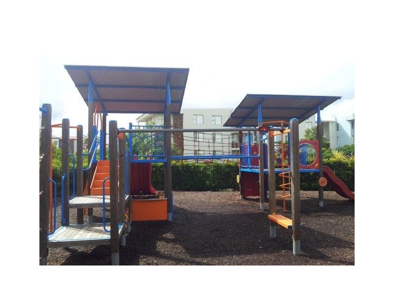 223/66 SICKLE AVE, Hope Island QLD 4212