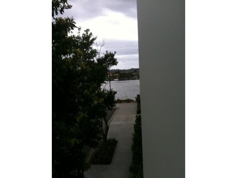 9 Moores Crescent, Varsity Lakes QLD 4227