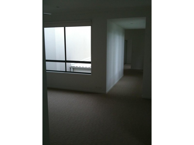 9 Moores Crescent, Varsity Lakes QLD 4227