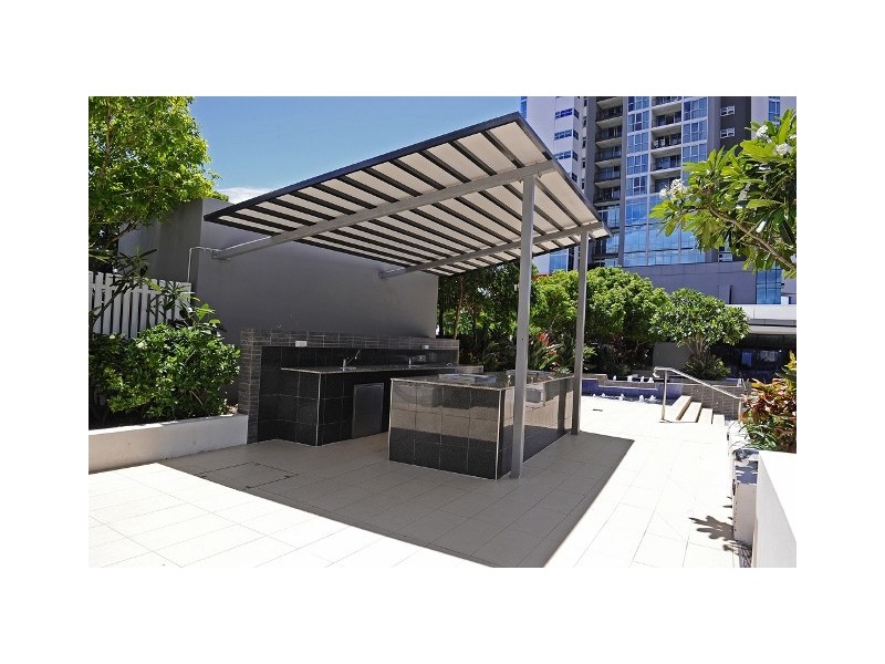 9 Lawson Street, Southport QLD 4215