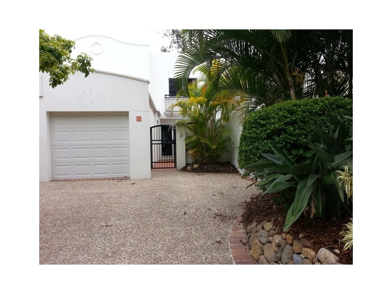 9/100 Cotlew St East, Southport QLD 4215