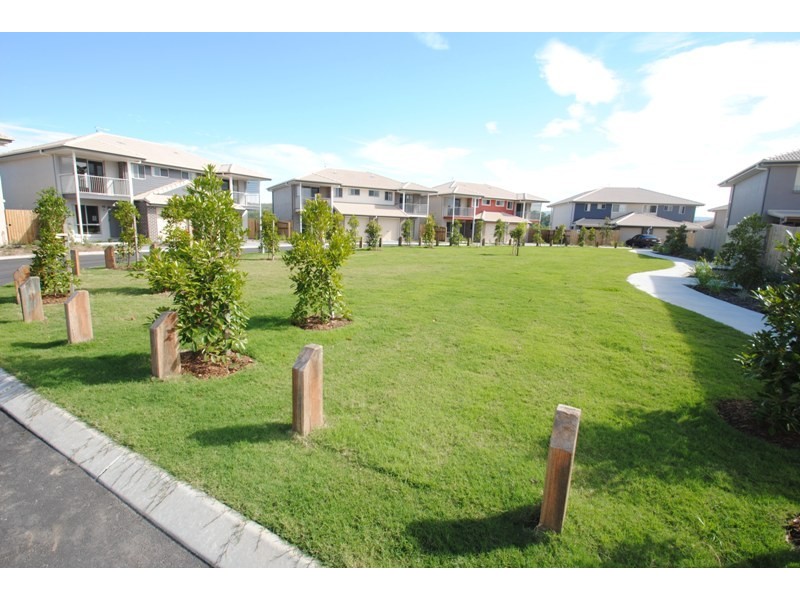 1 McAualey Parade, Pacific Pines QLD 4211