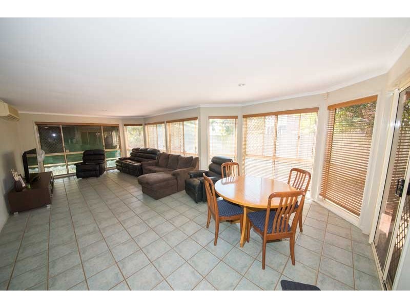 61 Coventry Circuit, Carindale QLD 4152