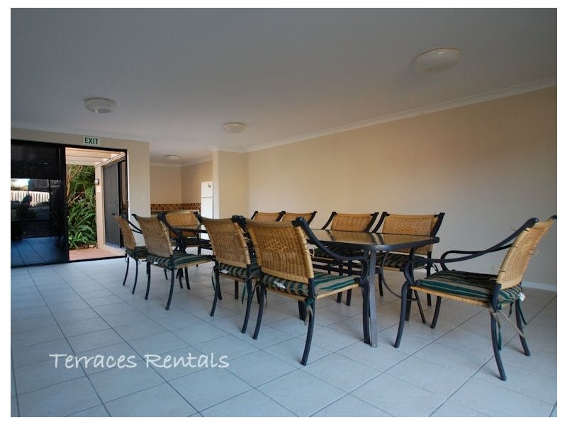 01/24 Amsonia Court,, Arundel QLD 4214