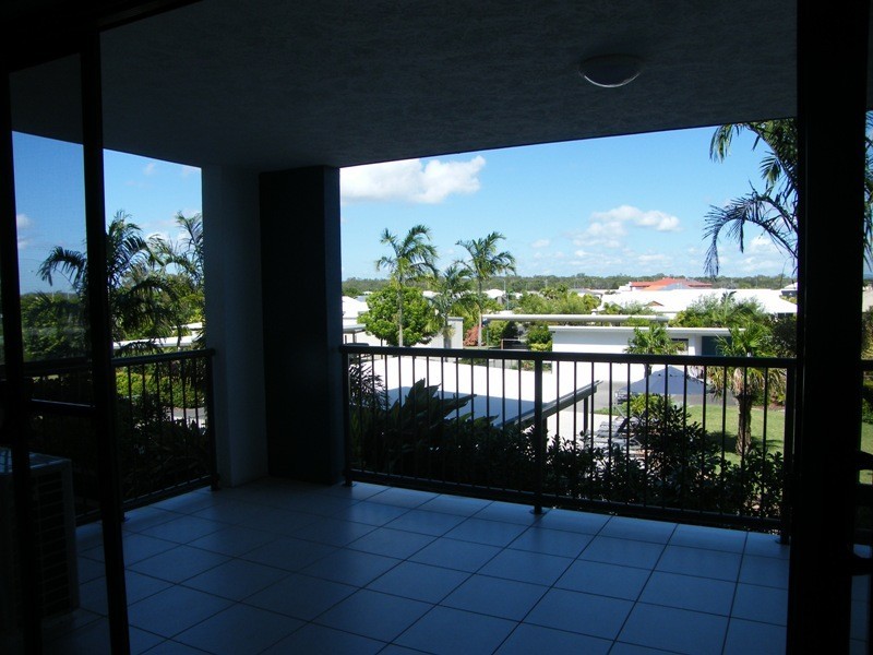 20/4 Grand Parade, Kawana Island QLD 4575