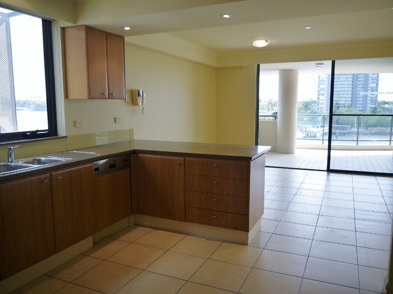 8/76 Thorn Street,, Kangaroo Point QLD 4169