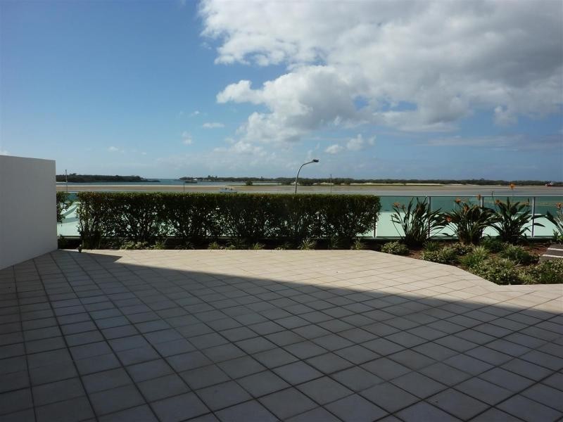 300 Marine Parade, Labrador QLD 4215