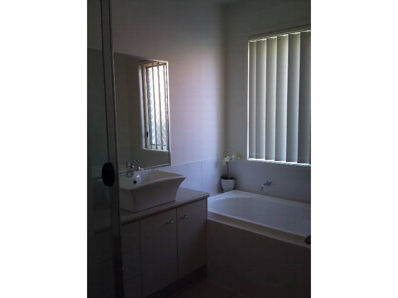 22 Marks Drive, Varsity Lakes QLD 4227
