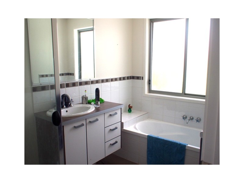 6 Shaw Place, Redland Bay QLD 4165