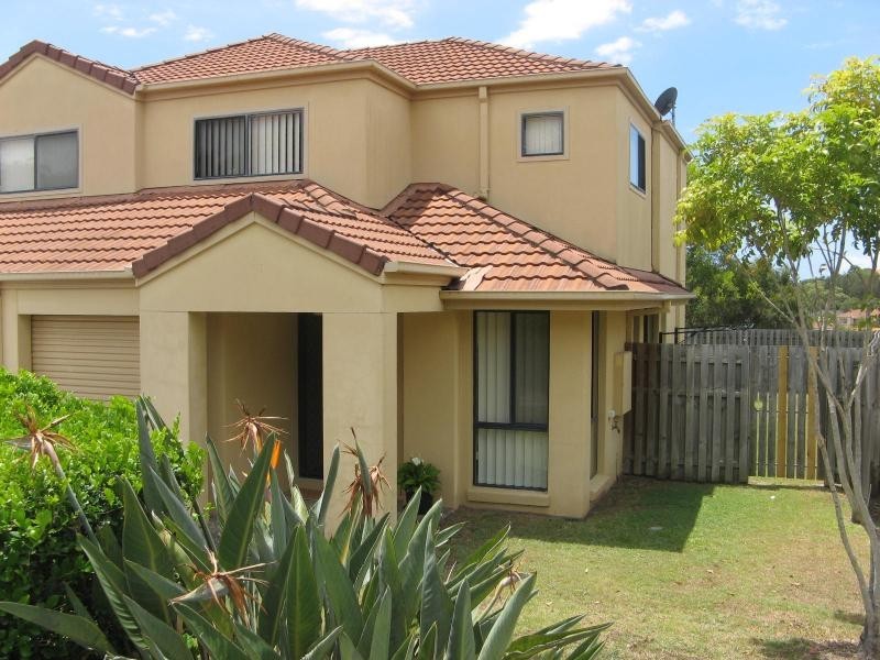 1 Hervey St, Pacific Pines QLD 4211