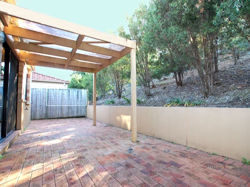 1b/24 Amsonia Court,, Arundel QLD 4214