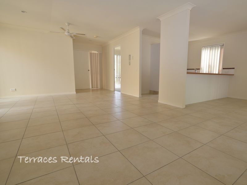 1c/24 Amsonia Court,, Arundel QLD 4214