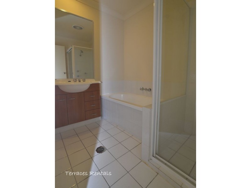 1c/24 Amsonia Court,, Arundel QLD 4214