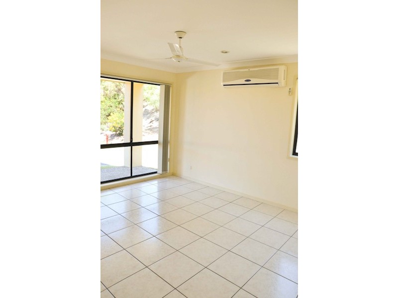 1 Hervey St, Pacific Pines QLD 4211