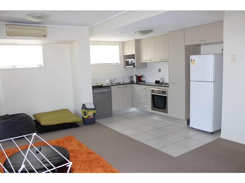 51/4 Grand Parade, Kawana Island QLD 4575
