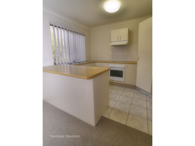 1a/24 Amsonia Court,, Arundel QLD 4214
