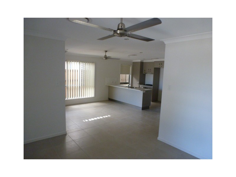 86 Carselgrove Ave, Fitzgibbon QLD 4018