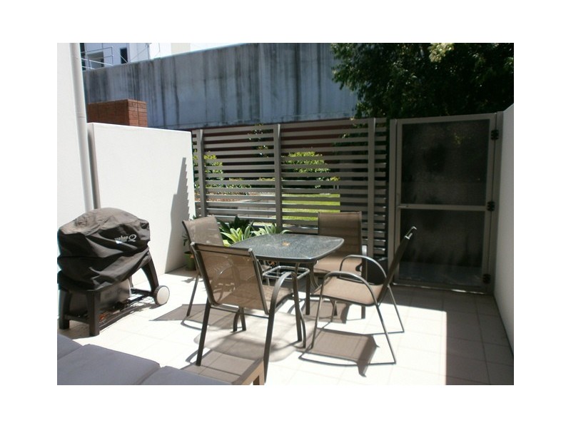 06/20 Anthony Street, West End QLD 4101