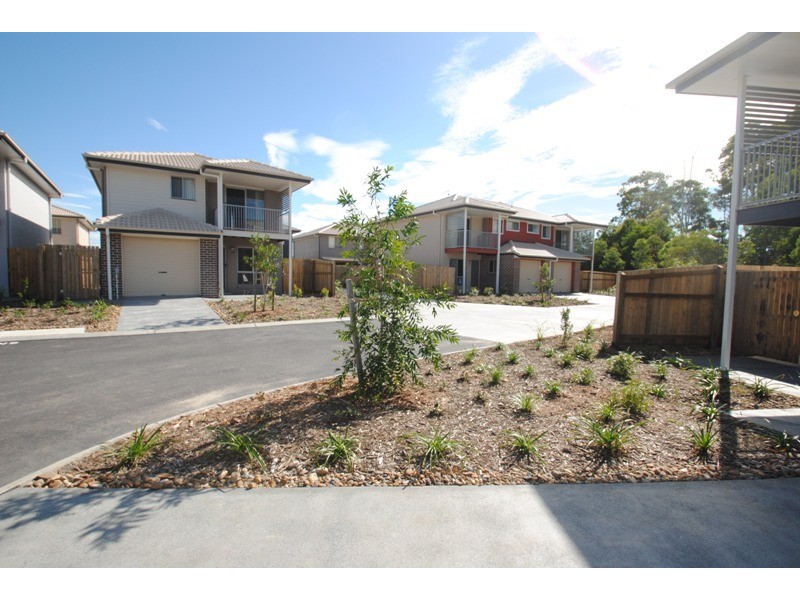1 McAualey Parade, Pacific Pines QLD 4211