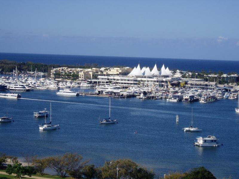 1 Como Crescent, Southport QLD 4215