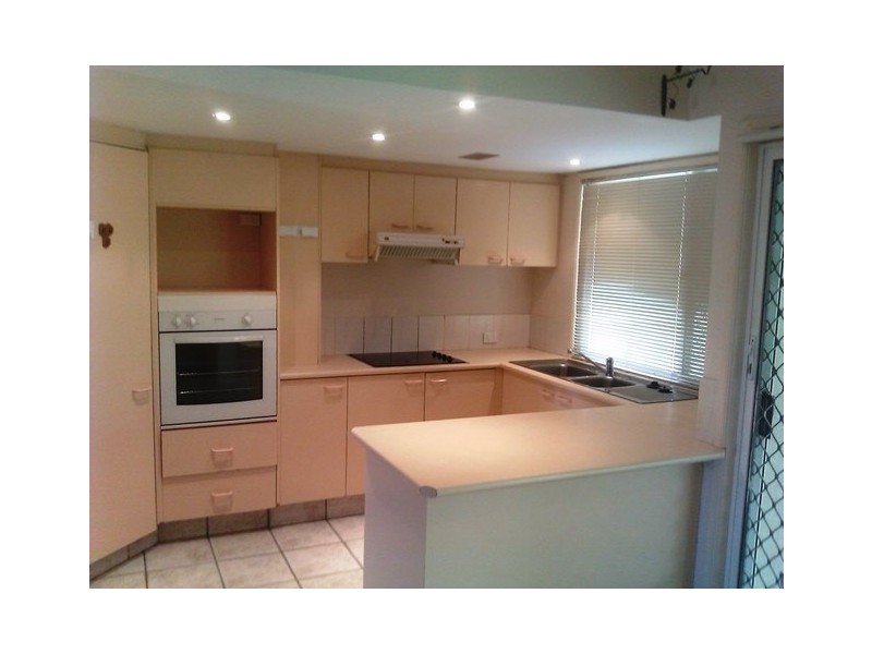 4/20 St Kevins Ave, Benowa QLD 4217