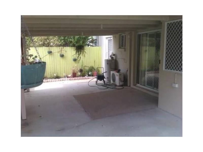 4/20 St Kevins Ave, Benowa QLD 4217