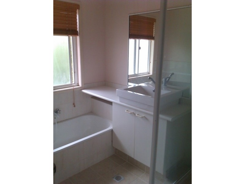 4/20 St Kevins Ave, Benowa QLD 4217