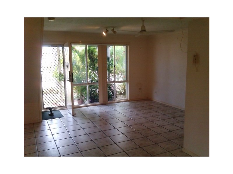 4/20 St Kevins Ave, Benowa QLD 4217