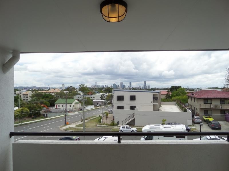 56/15 Kitchener Street., Coorparoo QLD 4151