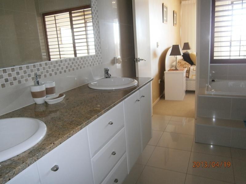 1 Grenada Way, Kawana Island QLD 4575