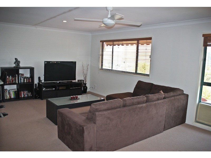 6 Crestridge Crescent, Oxenford QLD 4210