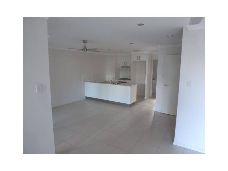 86 Carselgrove Ave, Fitzgibbon QLD 4018