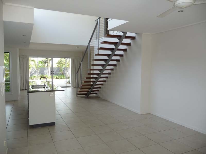 06/10 Grand Parade, Kawana Island QLD 4575