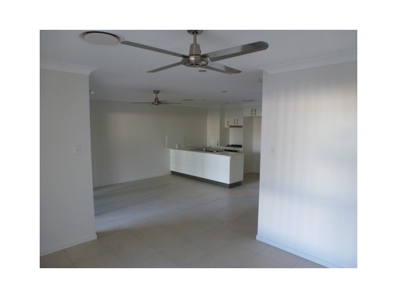 86 Carselgrove Ave, Fitzgibbon QLD 4018