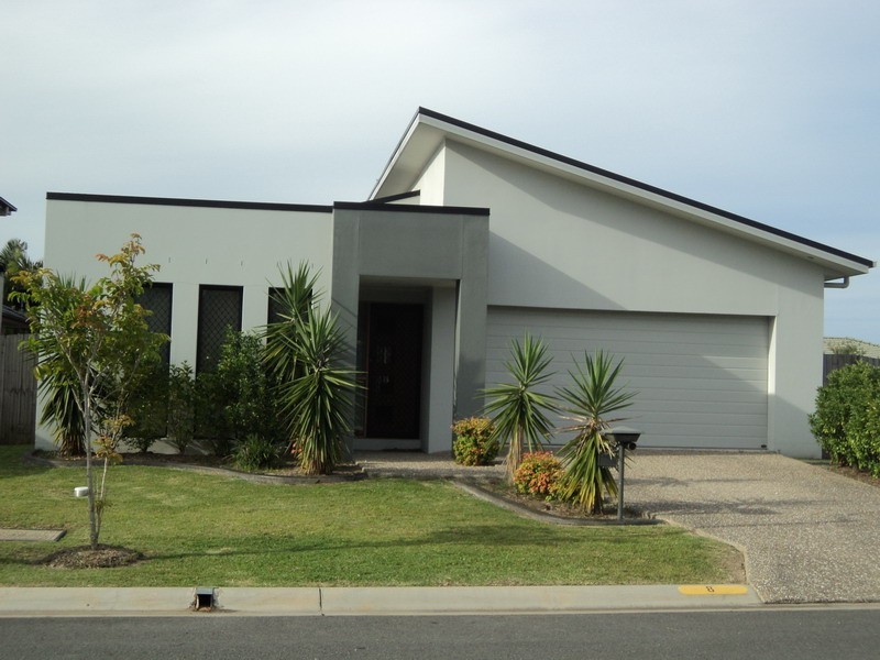 8 Marks Drive, Varsity Lakes QLD 4227