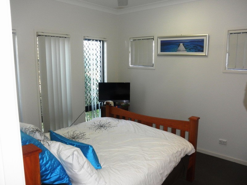 8 Marks Drive, Varsity Lakes QLD 4227