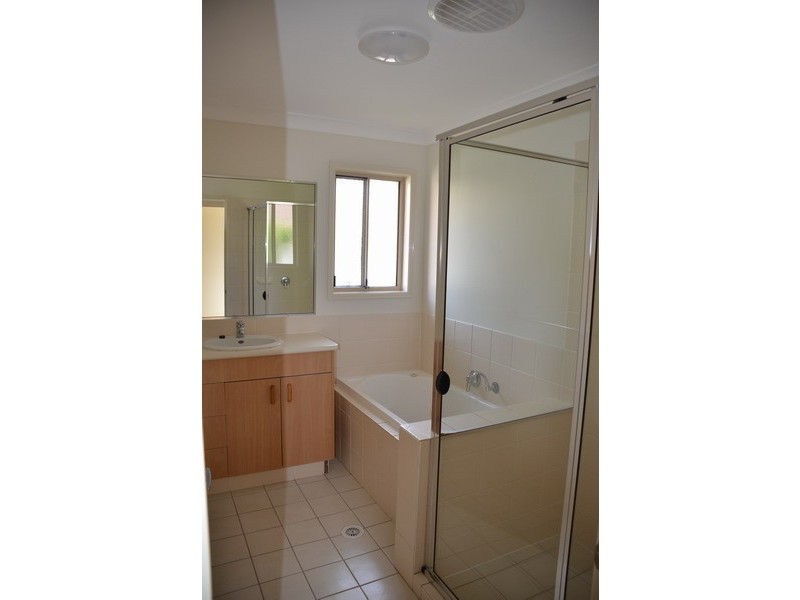 48 Yodelay Street, Varsity Lakes QLD 4227