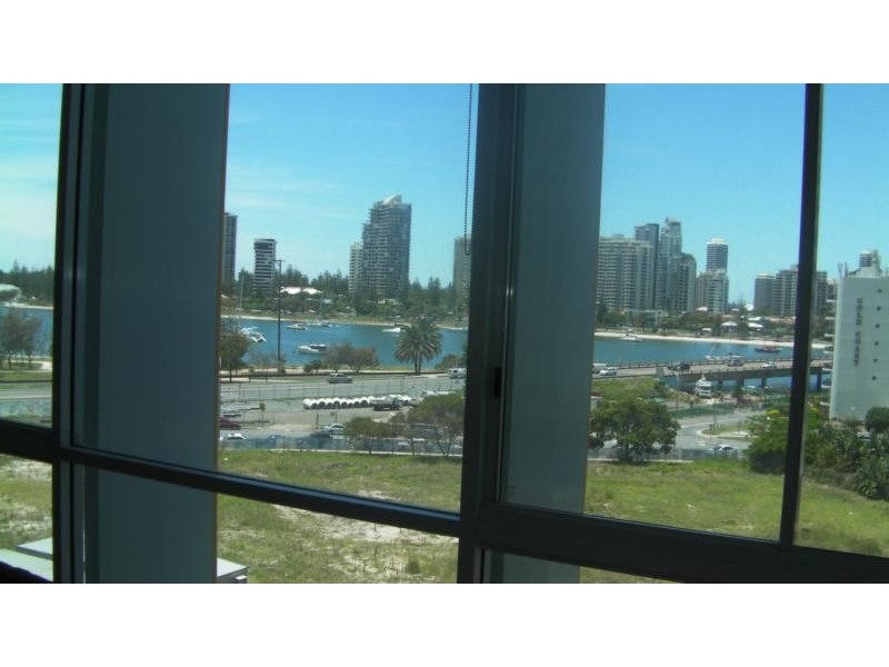 1 Como Crescent, Southport QLD 4215