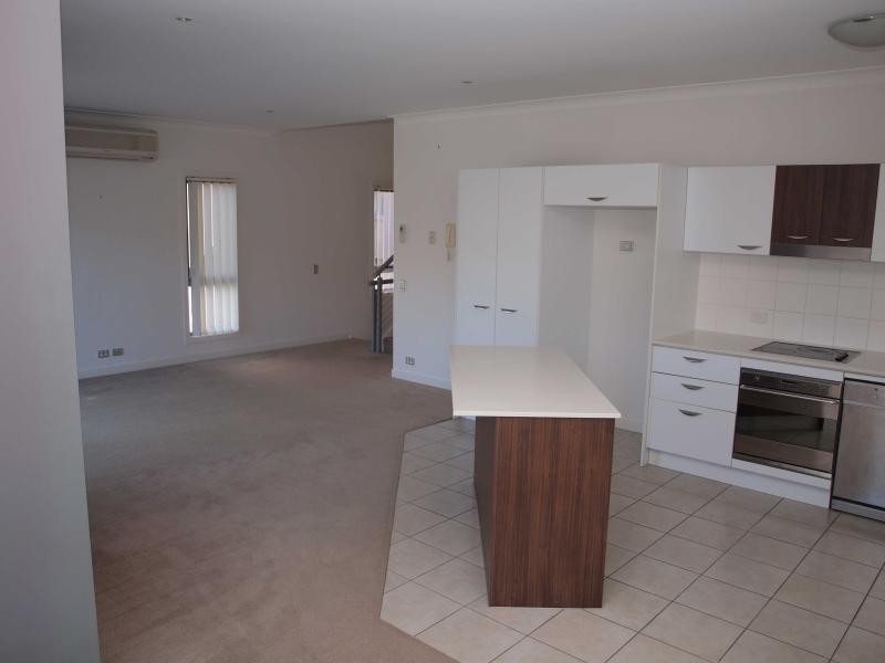 Varsity Lakes QLD 4227