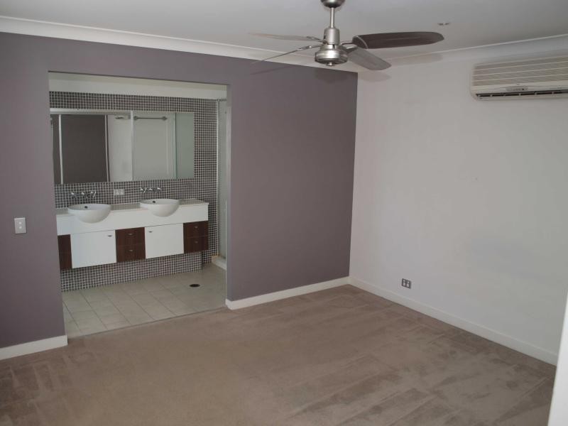 Varsity Lakes QLD 4227