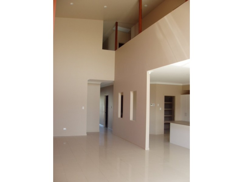 51 Coomera Court, Helensvale QLD 4212