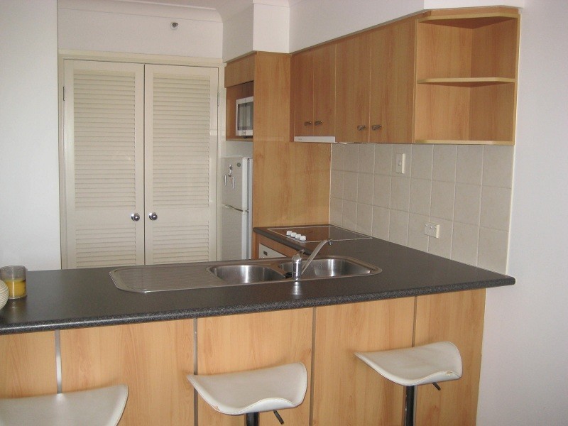 2025/2633 Gold Coast Highway, Broadbeach QLD 4218