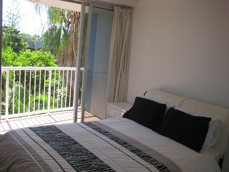 2025/2633 Gold Coast Highway, Broadbeach QLD 4218