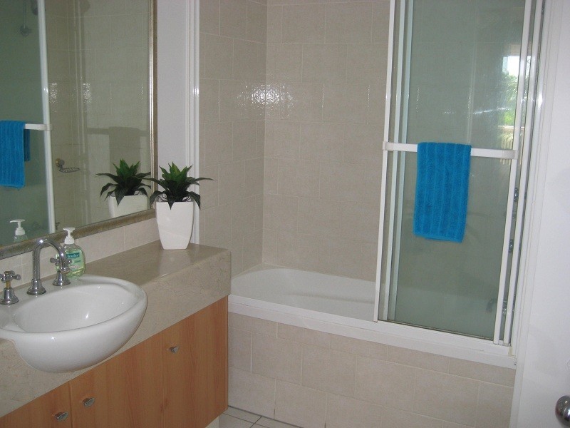 2025/2633 Gold Coast Highway, Broadbeach QLD 4218