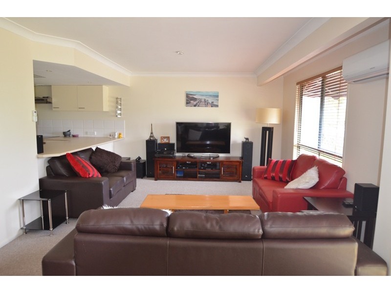 6 Crestridge Crescent, Oxenford QLD 4210