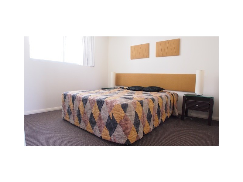 1 Como Cresent, Southport QLD 4215